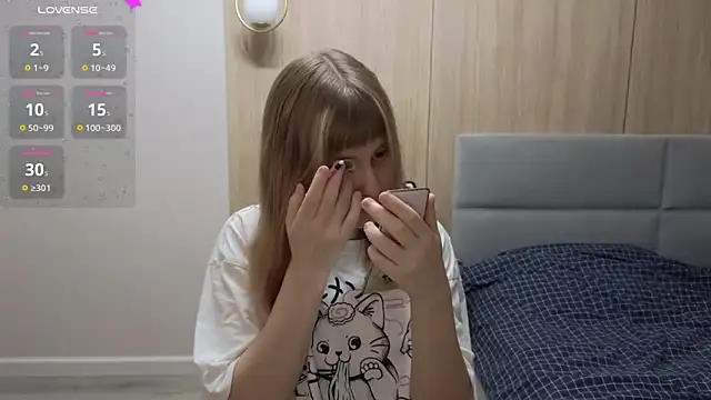 Snapshot of HermioneHHH chatting on December 2025 06:05:01 PM HermioneHHH online show from December 2025 06:05:01 PM