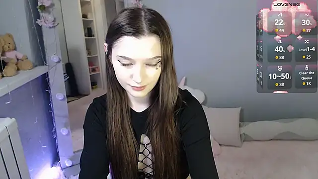 White kitty01 online show from December 2024 01:18:01 PM