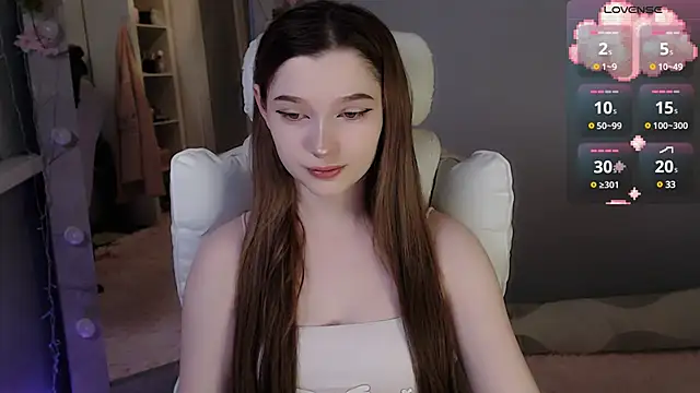 White kitty01 online show from January 2025 12:35:01 PM