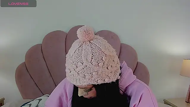 Nicole Paradise online show from October 2025 12:25:01 PM