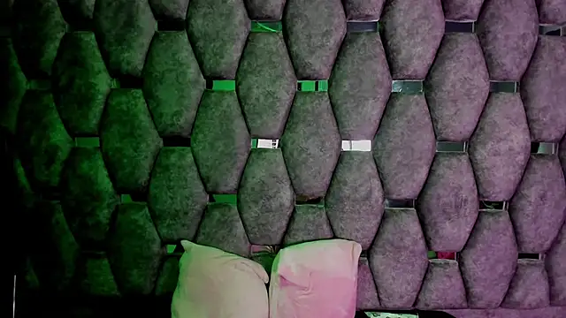 Aurora 18 online show from November 2025 02:38:01 PM