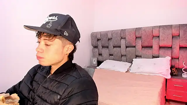 Snapshot of MarcusCollinss_ chatting on December 2024 12:03:01 PM MarcusCollinss online show from December 2024 12:03:01 PM