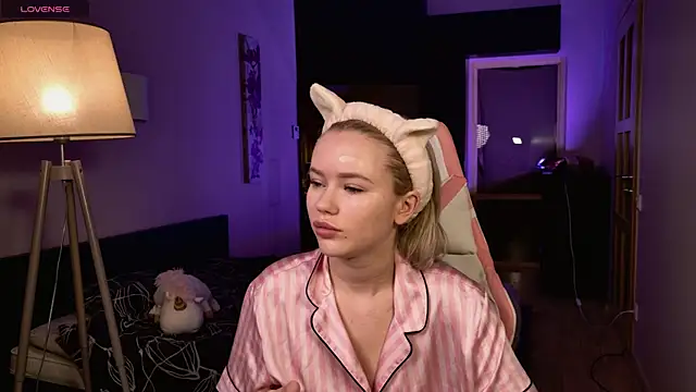 LexieLoree online show from March 2025 04:08:02 AM