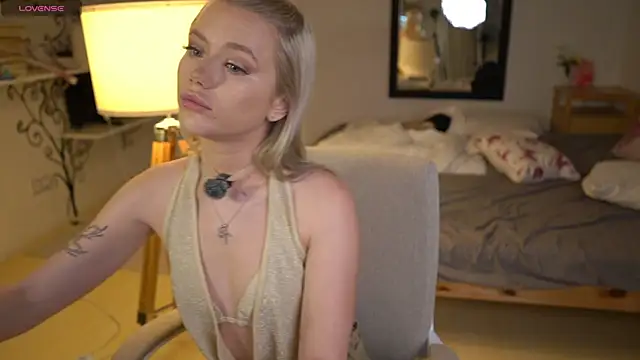 LexieLoree online show from November 2025 04:00:01 AM