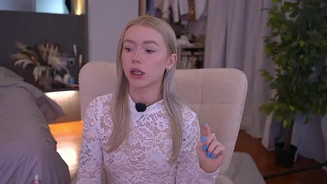 LexieLoree online show from April 2026 02:43:01 AM