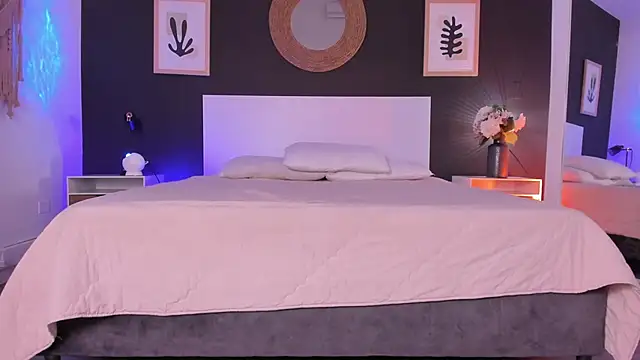 VioletPaket online show from October 2025 11:30:02 AM