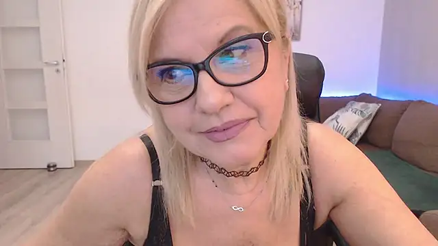 Snapshot of amberdoll4u chatting on December 2024 06:43:01 AM amberdoll4u online show from December 2024 06:43:01 AM