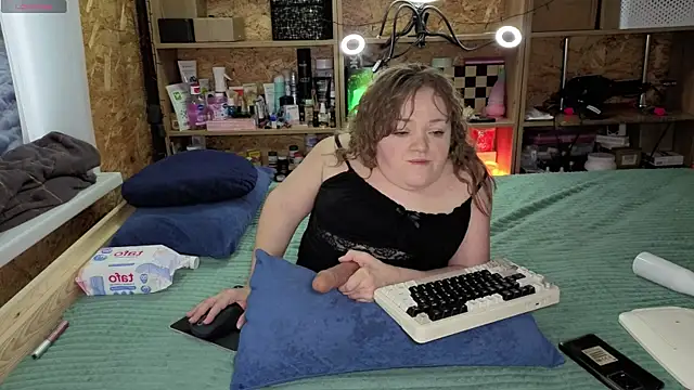 MiniNatalie online show from December 2025 06:44:01 AM