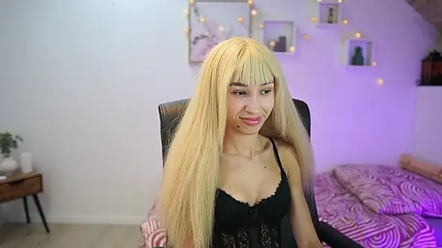 Amai  Liu online show from November 2025 06:52:02 PM