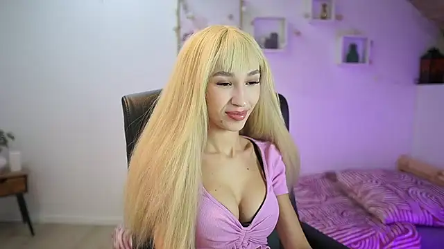 Amai  Liu online show from November 2025 06:51:01 PM