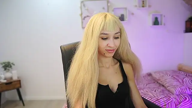 Amai  Liu online show from November 2025 07:13:01 PM