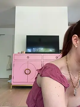 Snapshot of Mia-Minou chatting on April 2026 09:40:01 AM Mia-Minou online show from April 2026 09:40:01 AM