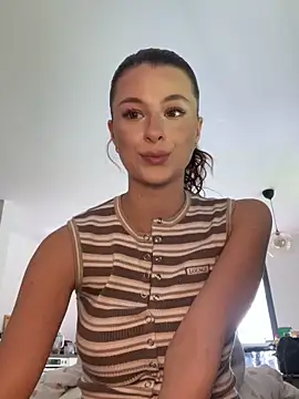 Snapshot of Mia-Minou chatting on May 2026 12:00:01 PM Mia-Minou online show from May 2026 12:00:01 PM