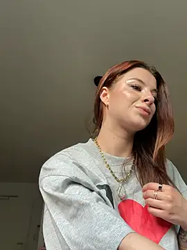 Snapshot of Mia-Minou chatting on May 2026 05:06:01 PM Mia-Minou online show from May 2026 05:06:01 PM