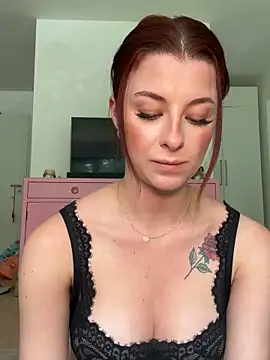 Snapshot of Mia-Minou chatting on June 2026 01:10:01 PM Mia-Minou online show from June 2026 01:10:01 PM