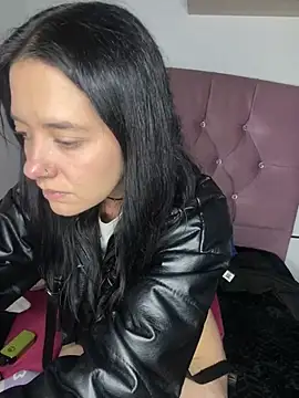 Snapshot of Isabella_21x chatting on February 2025 03:42:02 PM Isabella 21x online show from February 2025 03:42:02 PM