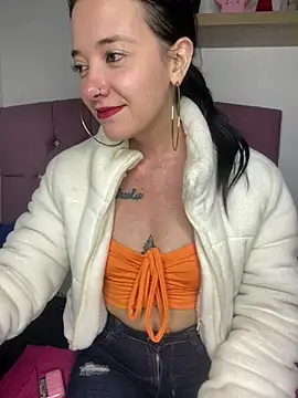 Snapshot of Isabella_21x chatting on March 2025 03:25:01 PM Isabella 21x online show from March 2025 03:25:01 PM