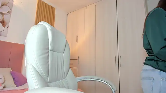 mia nevaeh online show from December 2024 09:04:02 PM