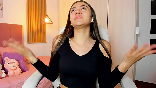 mia nevaeh online show from February 2025 09:17:01 PM