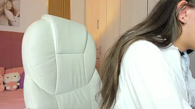 mia nevaeh online show from March 2025 09:06:02 PM