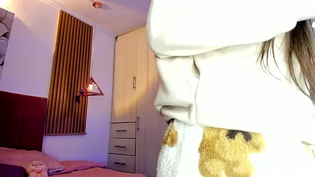 mia nevaeh online show from March 2026 03:34:02 PM