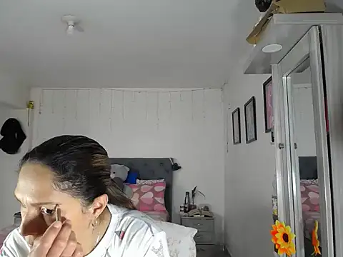 Corina hot online show from September 2025 07:16:01 PM