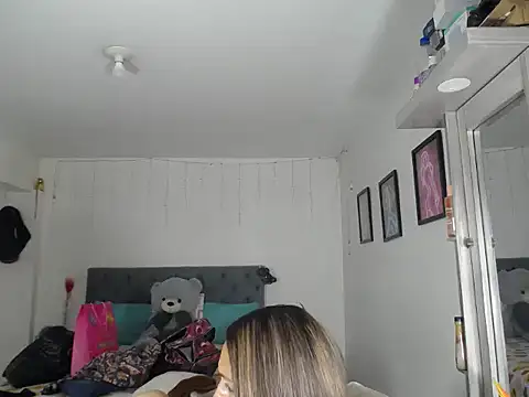 Corina hot online show from October 2025 04:38:02 PM