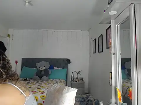 Corina hot online show from October 2025 08:20:02 PM