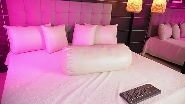 Bella TS  online show from December 2024 10:01:02 PM