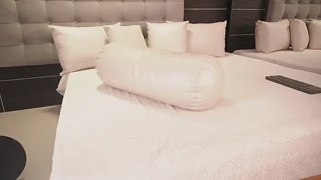 Bella TS  online show from September 2025 10:20:02 PM