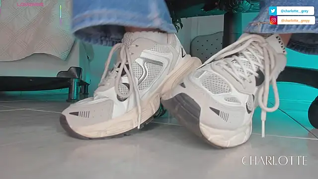 charlotte  grey online show from November 2025 07:49:02 PM