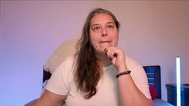 Snapshot of Niter chatting on October 2025 01:22:02 PM Niter online show from October 2025 01:22:02 PM