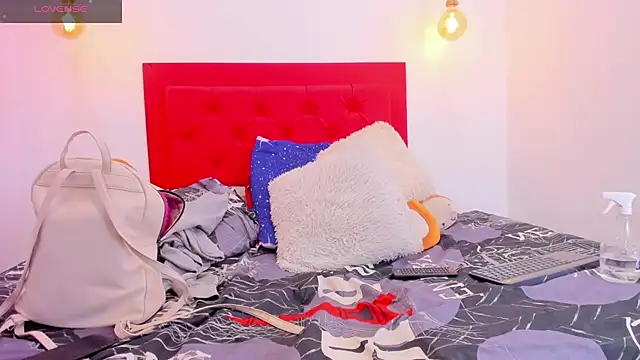 Mia thompson 19 online show from February 2025 07:41:01 PM