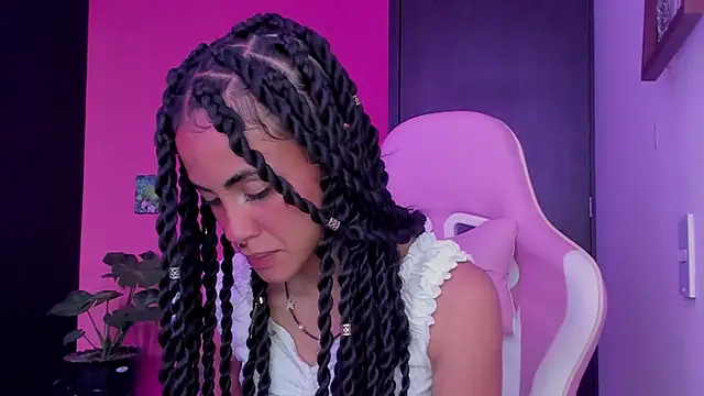 Juanadearco5 online show from December 2024 06:31:01 PM