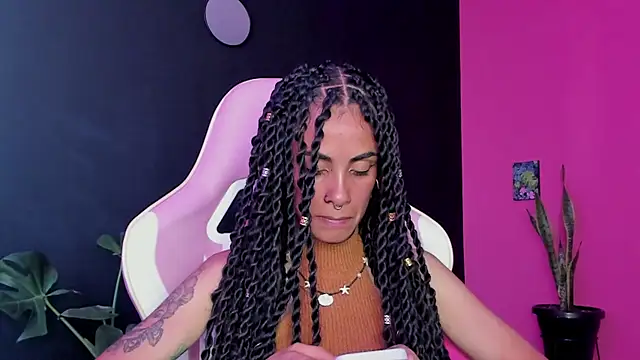 Juanadearco5 online show from January 2025 08:36:01 PM