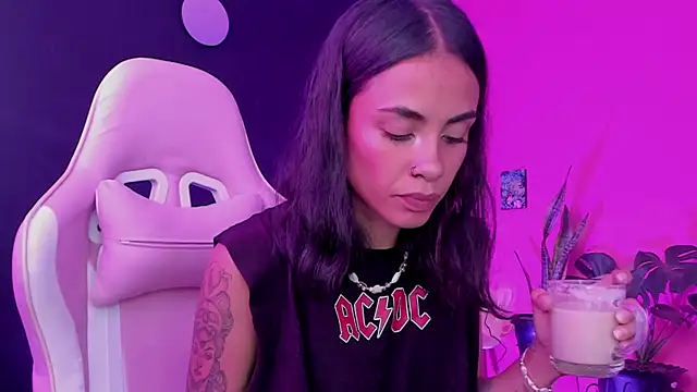 Juanadearco5 online show from February 2025 12:43:02 PM