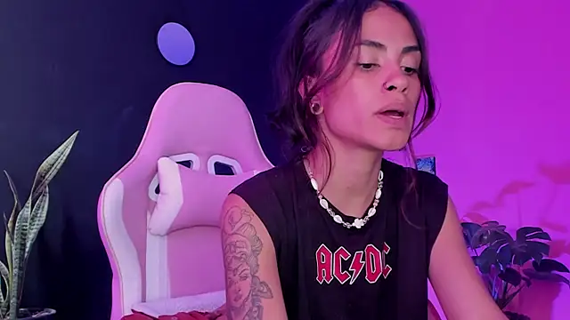 Juanadearco5 online show from February 2025 03:27:01 PM