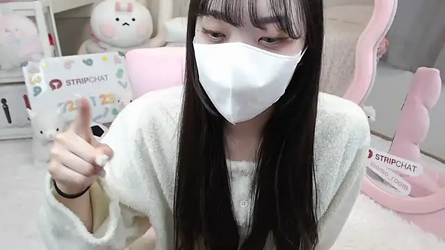 Snapshot of momo_room chatting on January 2025 04:02:01 AM momo room online show from January 2025 04:02:01 AM