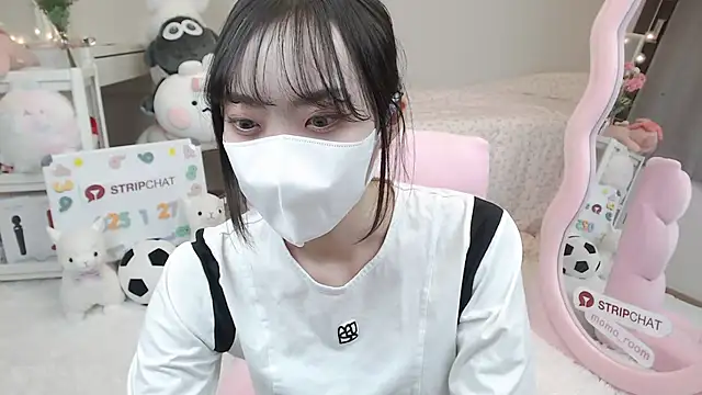 Snapshot of momo_room chatting on January 2025 10:27:02 AM momo room online show from January 2025 10:27:02 AM