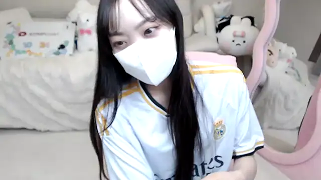 Snapshot of momo_room chatting on October 2025 10:44:01 AM momo room online show from October 2025 10:44:01 AM