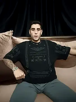 arenn1997 online show from October 2025 12:32:01 AM