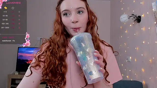 Snapshot of cinnabon_girls chatting on January 2025 03:29:02 PM cinnabon girls online show from January 2025 03:29:02 PM