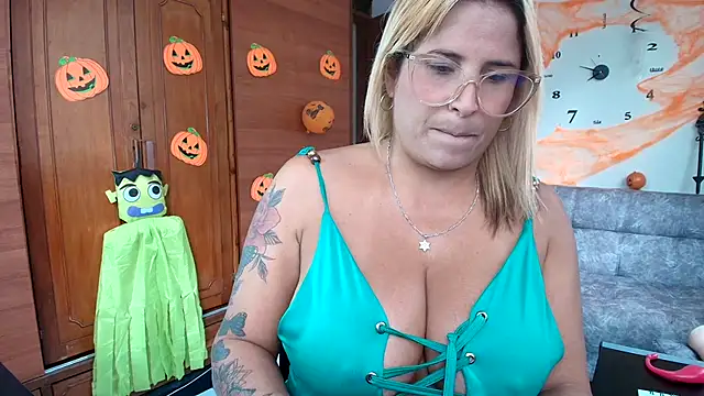 Majo Soussa online show from October 2025 12:49:02 PM