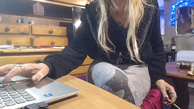 eva2023sexy online show from December 2025 01:28:01 PM