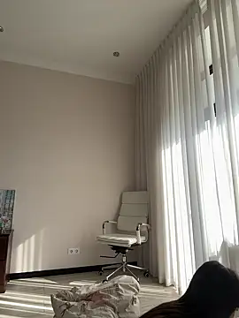 Hott Lolla online show from March 2025 08:00:01 AM