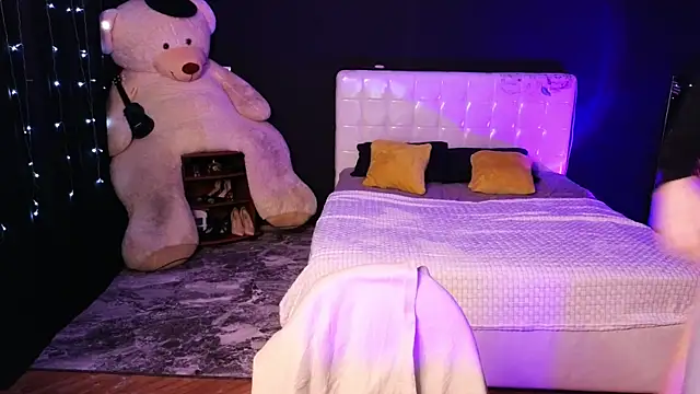 LitaBrom online show from November 2025 02:21:01 AM