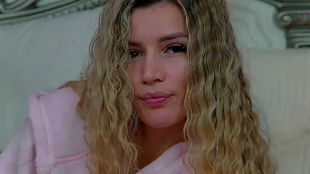 IvySamek online show from February 2025 07:02:01 PM