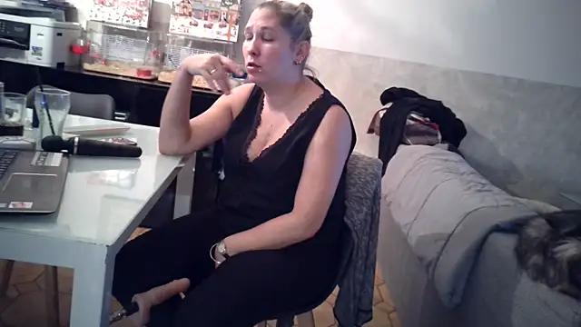 Chatonne69 online show from December 2024 04:44:02 AM