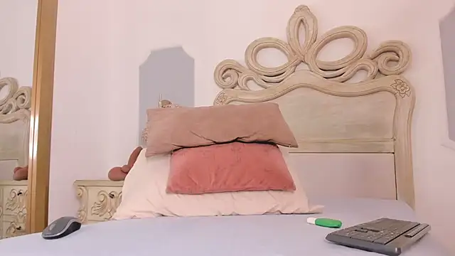 Sara  Williams online show from October 2025 03:50:02 AM