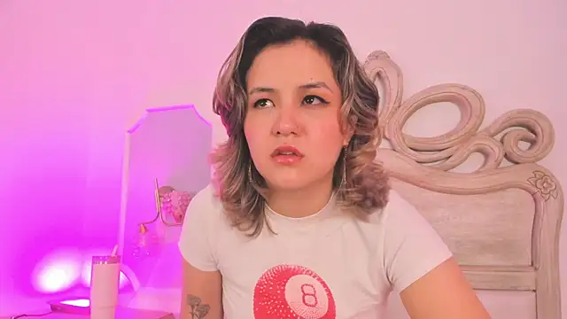 Sara  Williams online show from November 2025 04:01:01 AM